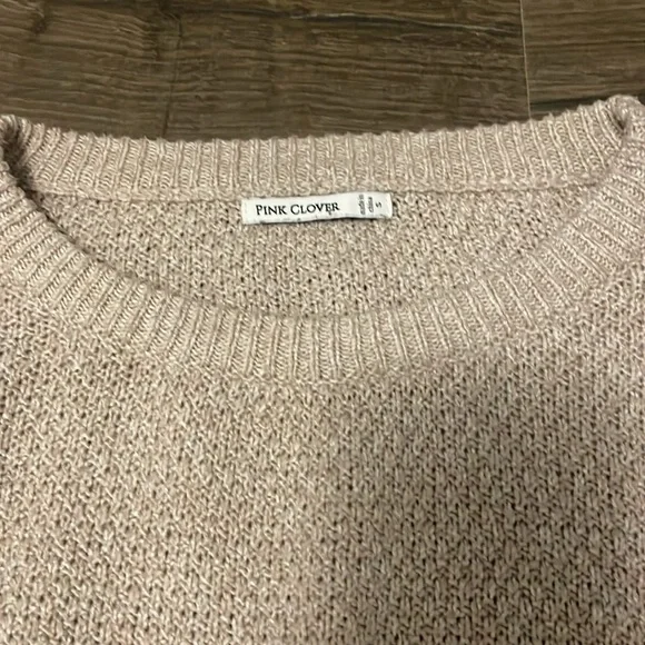 Women’s Pink Clover Beige Tan Crew Neck Sweater, Size Small - Picture 3 of 6
